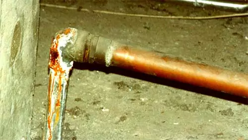 Qual é a vida útil do encanamento de uma casa